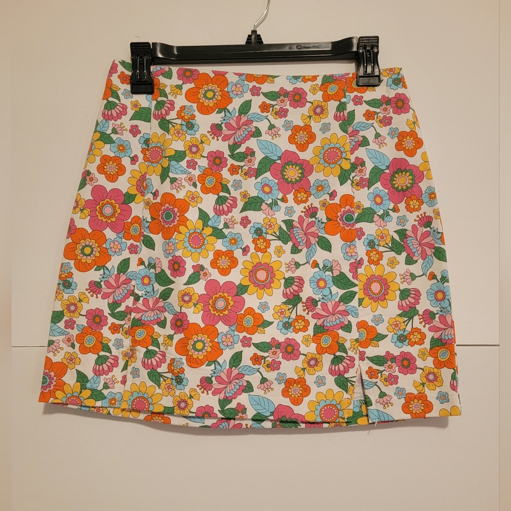Love On A Hanger NWOT  floral bright colorful mini skirt Size, 5 ( Juniors)